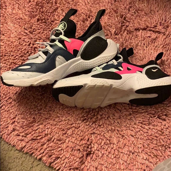 Huarache E.D.G.E. GS 'Pure Platinum' - Picture 3 of 6